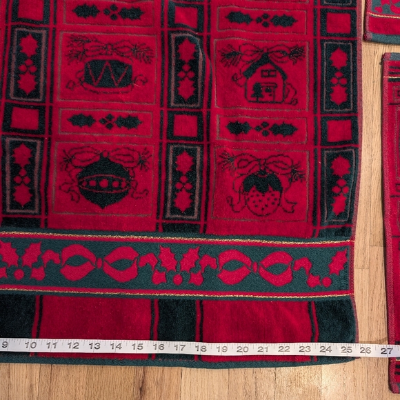 Vintage Red Christmas Holiday Towel set Green Gold Holly Ornaments Set Of 3 - Picture 7 of 16